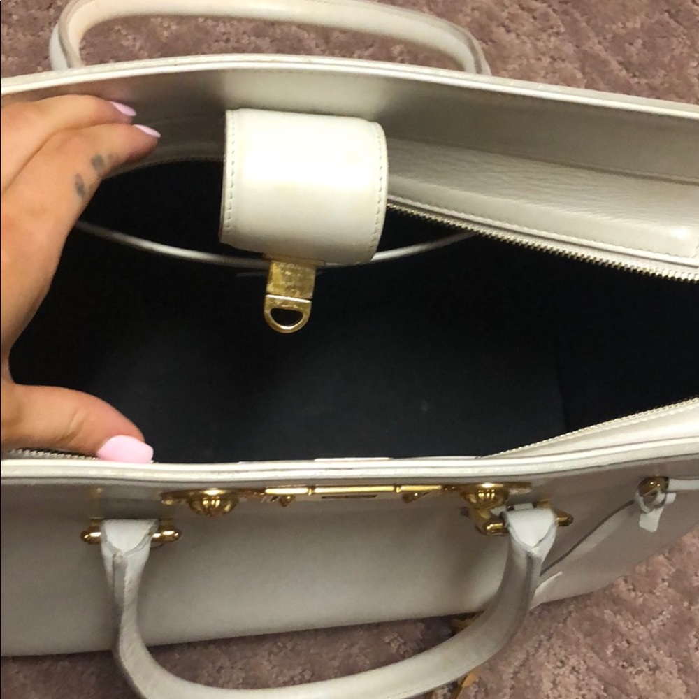 Versace - Picture 3 of 10